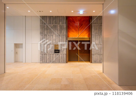 大阪駅西口直結のJPタワー大阪にある、大阪ステーションホテルのKITTE大阪側 入口エントランス 118139406