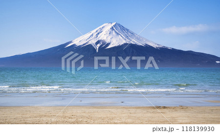 オマーンの美しい海と富士山合成 118139930