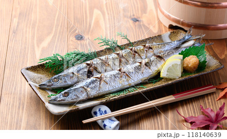 秋の味覚 北海道産 サンマの塩焼き 118140639