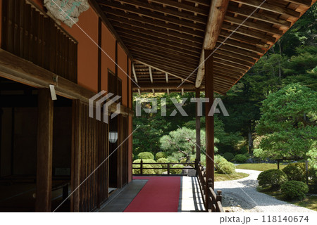 大書院から臨む曼殊院庭園(鶴亀庭園) 大書院から臨む曼殊院庭園(鶴亀庭園) 118140674