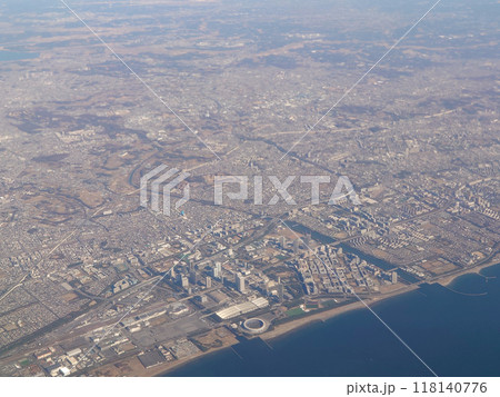 上空から望む幕張新都心と千葉市北西部 118140776