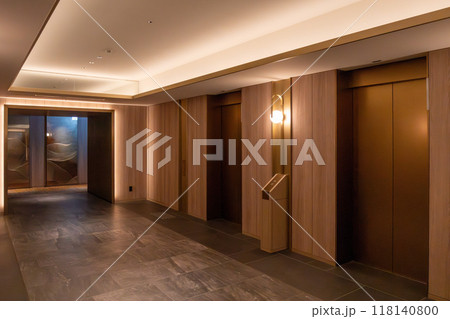 大阪駅西口直結のJPタワー大阪(KITTE大阪)にある、大阪ステーションホテルのエレベーターホール 118140800