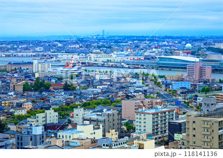 NEXT21展望台より佐渡汽船、朱鷺メッセ方面のビル街を望む 118141136