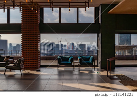 大阪駅西口直結のJPタワー大阪(KITTE大阪)にある、大阪ステーションホテルのフロントロビー 大阪駅西口直結のJPタワー大阪(KITTE大阪)にある、大阪ステーションホテルのフロントロビー 118141223