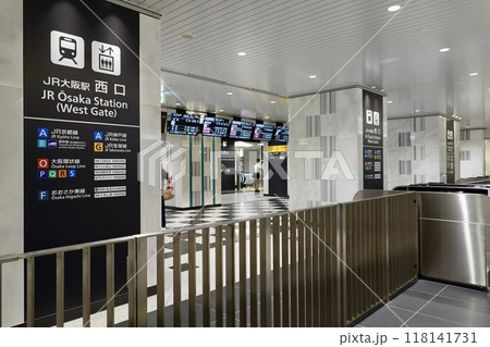 イノゲート大阪ビルのJR大阪駅西口改札口の風景　大阪市北区 118141731