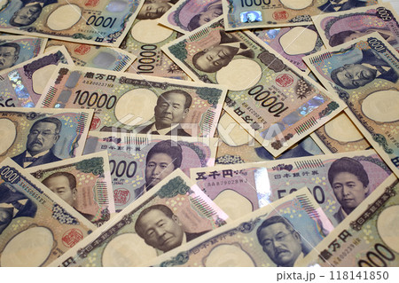 たくさんの日本円紙幣 背景 たくさんの日本円紙幣 背景 118141850