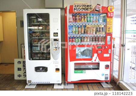 大阪南港フェリーターミナル「名門大洋フェリー」にある自動販売機 大阪南港フェリーターミナル「名門大洋フェリー」にある自動販売機 118142223