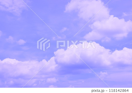 青い空と白い雲(背景素材) 118142864