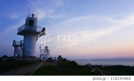 大バエ灯台の夕焼け。長崎県平戸市 118143468