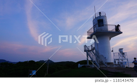 大バエ灯台の夕焼け。長崎県平戸市 大バエ灯台の夕焼け。長崎県平戸市 118143470