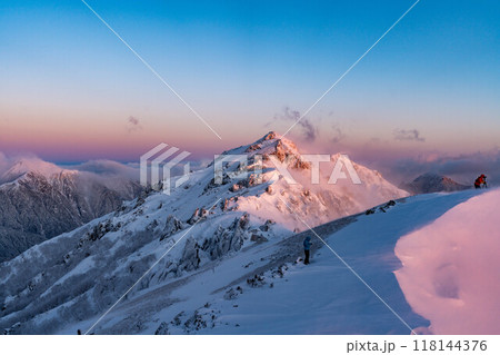 厳冬期 燕岳の初日の出 118144376