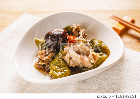 豚肉とピーマンの煮物 118145151