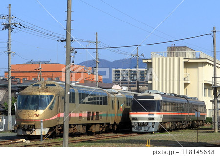 舞鶴の車両基地で並ぶKTR001とKTR8500 118145638
