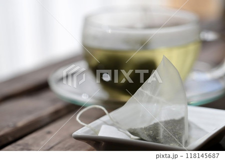 三角ティーバッグで淹れたホット緑茶 118145687