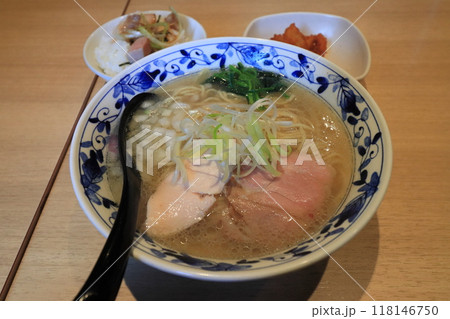 おいしいラーメン　自慢の塩ラーメン 118146750