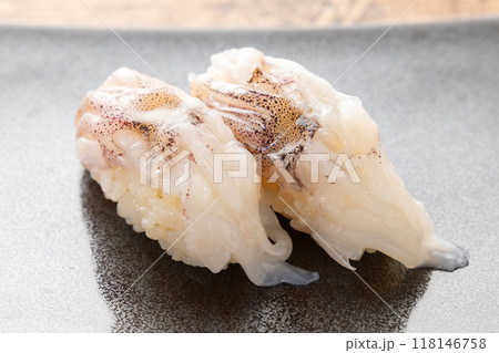 おいしいイカ下足握り寿司 おいしいイカ下足握り寿司 118146758