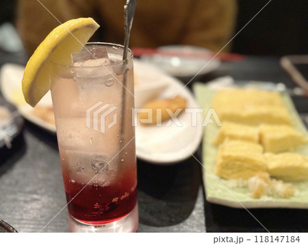 カクテルと居酒屋のだし巻き卵 118147184