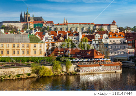 View of Mala Strana and Prague castle over Vltava river 118147444