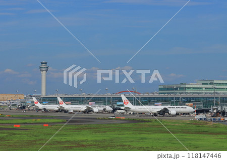 羽田空港第3ターミナルに並ぶ旅客機 118147446