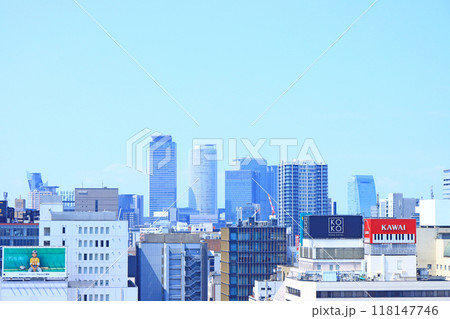 愛知県名古屋市、多くの高層ビルが立ち並ぶ名古屋市中心部の風景 118147746