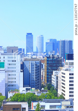愛知県名古屋市、多くの高層ビルが立ち並ぶ名古屋市中心部の風景 118147747