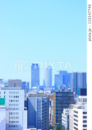 愛知県名古屋市、多くの高層ビルが立ち並ぶ名古屋市中心部の風景 118147748