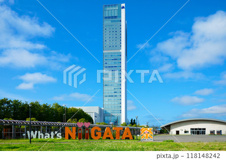 朱鷺メッセ　万代島ビルとWhat's NiiGATA　モニュメント 118148242