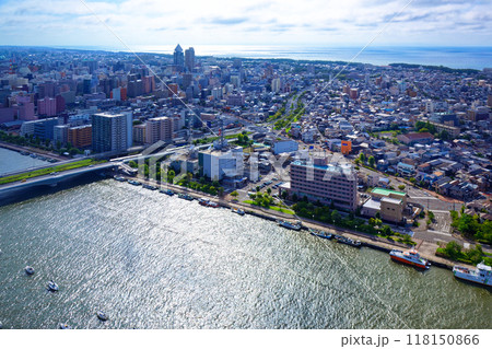 朱鷺メッセ　Befcoばかうけ展望室よりNEXT21方面の街並みと日本海を望む 118150866