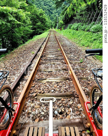 レール自転車で走る　線路は続くよどこまでも 118152429