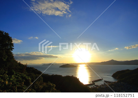 輝く海が美しい 江田島の夕暮れ光景 輝く海が美しい 江田島の夕暮れ光景 118152751