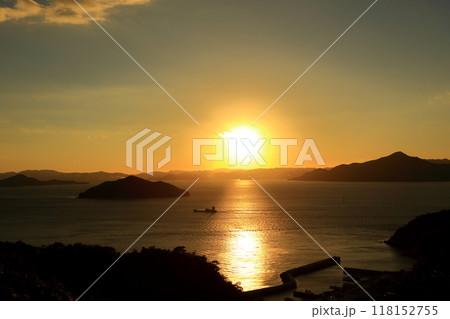 江田島から望む 美しい夕暮れ風景 江田島から望む 美しい夕暮れ風景 118152755