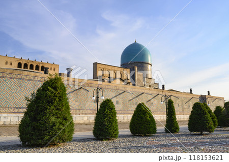 Wall around Registan, dome of mosque in Tillya-Kori madrasah of XV century in Samarkand, Uzbekistan Wall around Registan, dome of mosque in Tillya-Kori madrasah of XV century in Samarkand, Uzbekistan 118153621