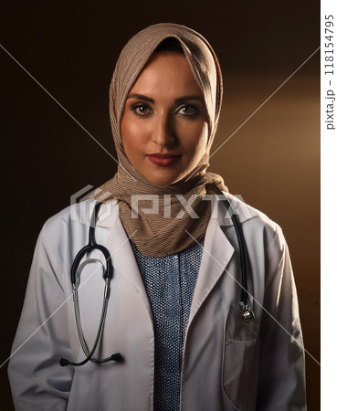 Portrait of a Woman Doctor in Lab Coat 118154795