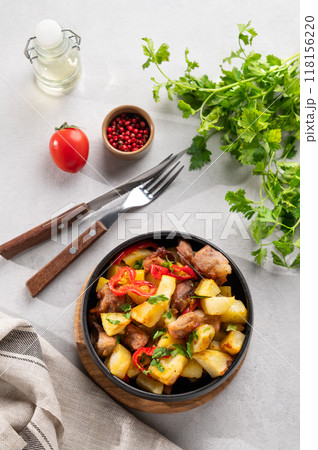 Fried pork meat with potatoes, onions and peppers. National homemade Georgian dish ojakhuri  118156220