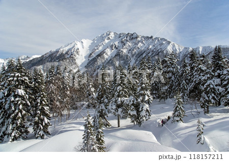 新穂高ロープウェイ展望台から望む冬山の絶景 新穂高ロープウェイ展望台から望む冬山の絶景 118157211