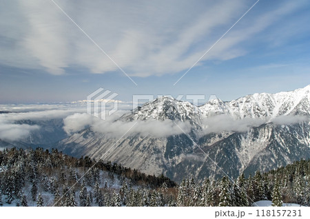 新穂高ロープウェイ展望台から望む冬の絶景 新穂高ロープウェイ展望台から望む冬の絶景 118157231