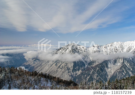 新穂高ロープウェイ展望台から望む冬の絶景 118157239
