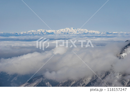 新穂高ロープウェイ展望台から望む冬の白山連峰 118157247