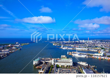 朱鷺メッセ　Befcoばかうけ展望室より山の下みなとタワー方面の日本海を望む 118157621