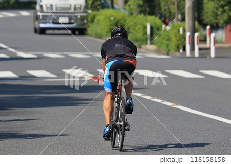 疾走するロードバイク 疾走するロードバイク 118158158