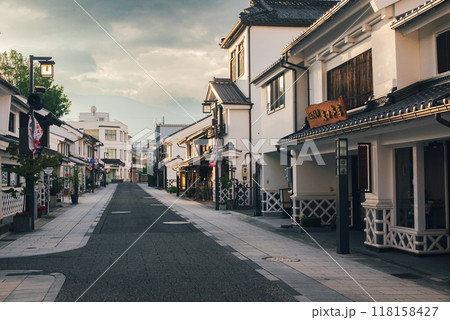 早朝の中町通り【松本市】 118158427