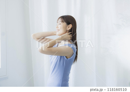 水色のドレスの女性　　　 118160510