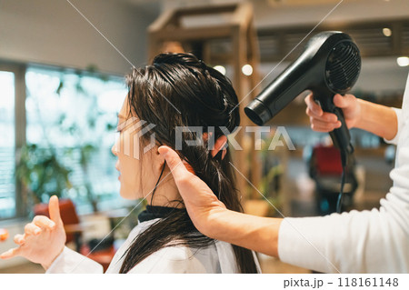 beauty parlor 118161148
