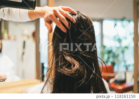 beauty parlor 118161150