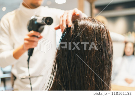 beauty parlor 118161152
