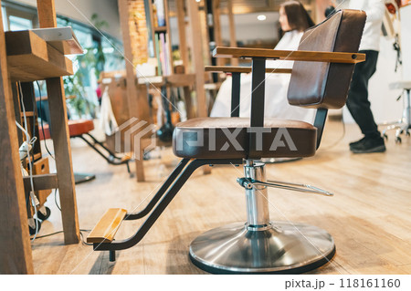 beauty parlor 118161160