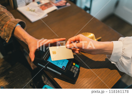 beauty parlor 118161178