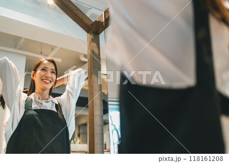 beauty parlor 118161208