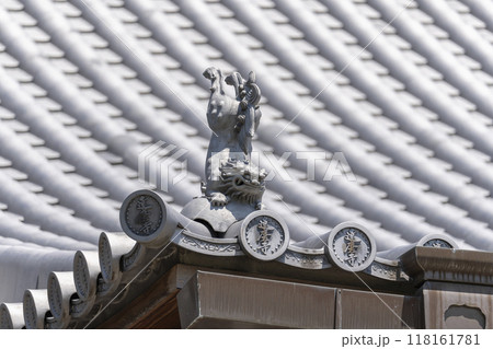 達磨寺　飾り瓦　逆立ちする狛犬　(奈良県北葛城郡王寺町) 118161781