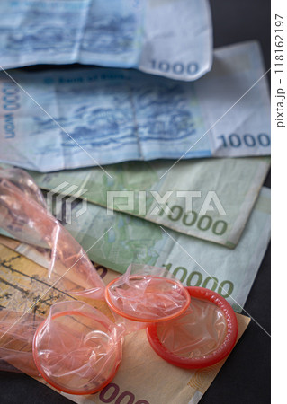 外貨とコンドーム お金を稼ぐ 金欠 外貨とコンドーム お金を稼ぐ 金欠 118162197